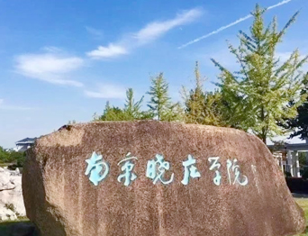 通用舞臺承建：南京曉莊學(xué)院報告廳舞臺項目（舞臺音響、舞臺燈光吊桿、幕布...
